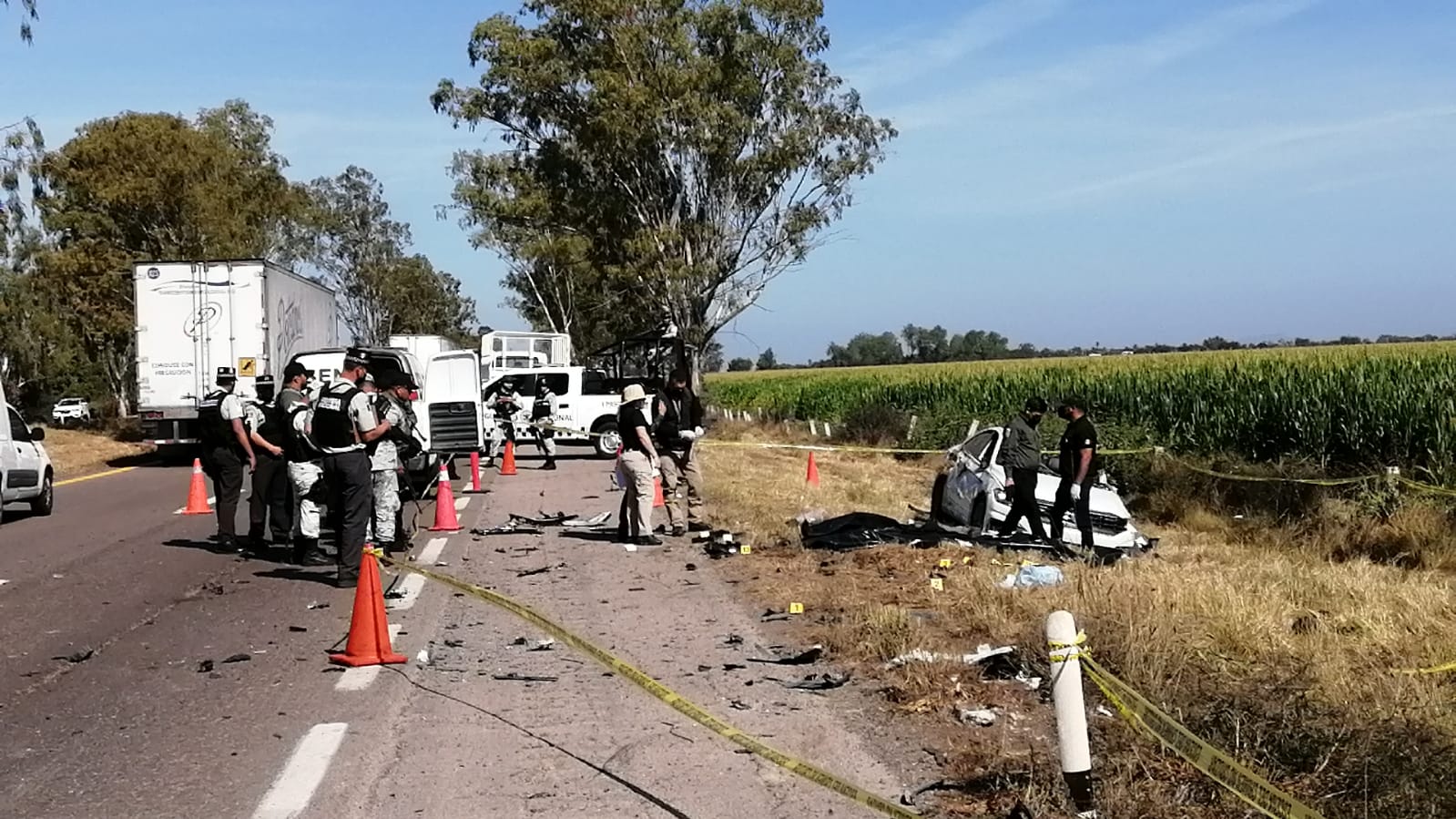 Accidente de carretera tipo volcadura en la maxipista Culiacán Mazatlán, eran presuntos gatilleros