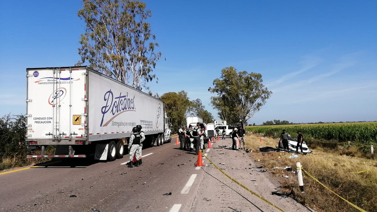 Accidente de carretera tipo volcadura en la maxipista Culiacán Mazatlán, eran presuntos gatilleros