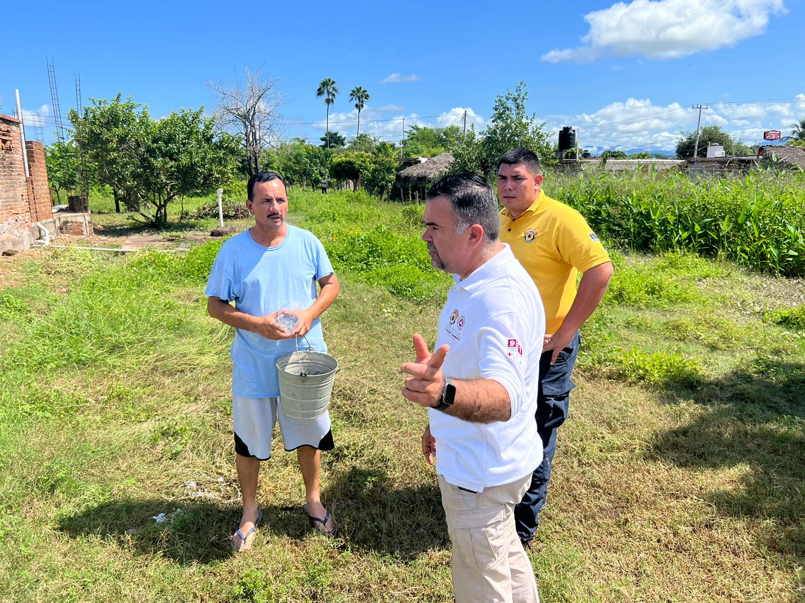 Acuden en apoyo de familias afectadas por lluvias en La Concha, Escuinapa tras desbordamiento del Río Las Cañas