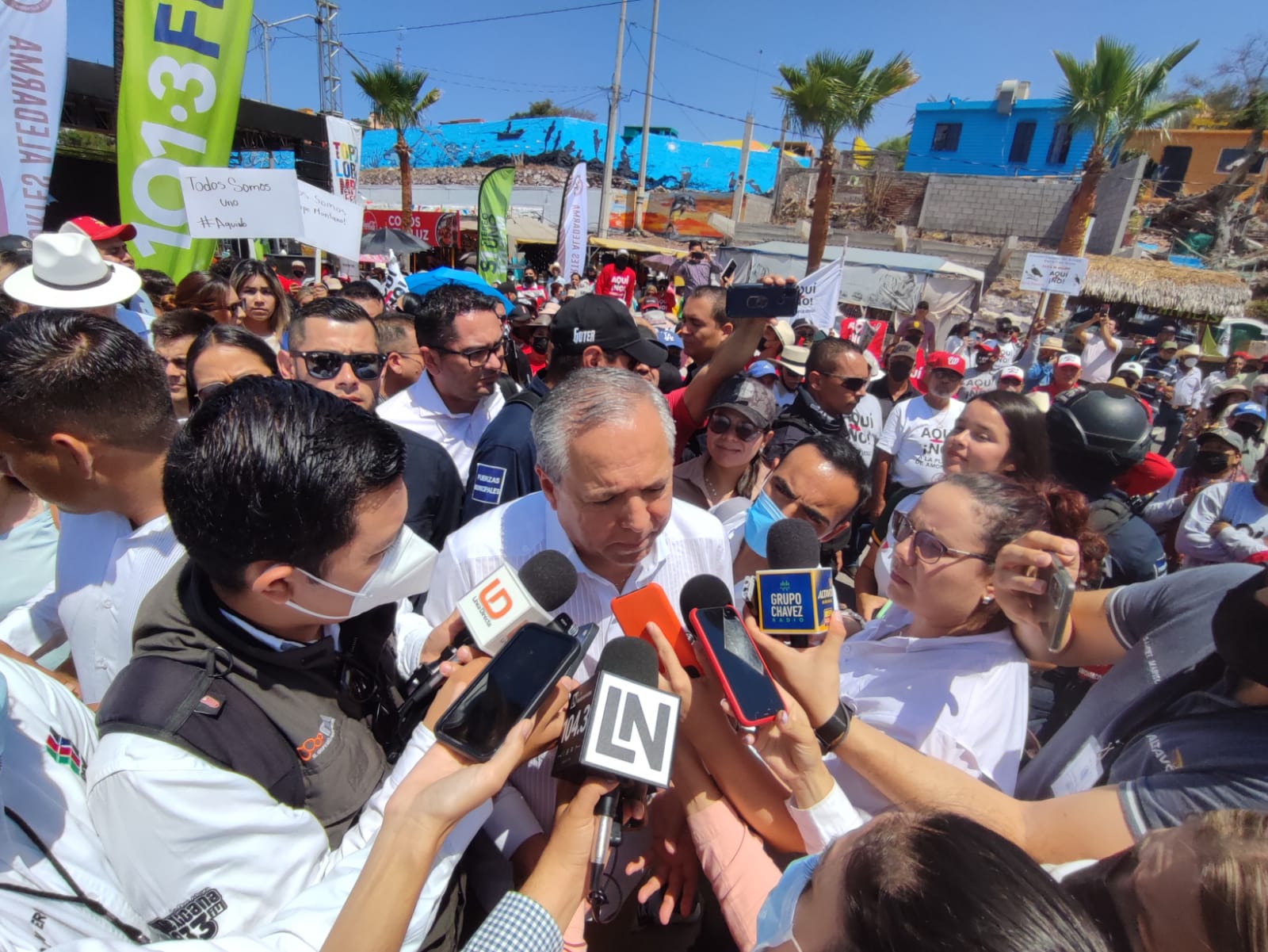 Colectivo ‘Aquí No’ en manifestación el Día de la Marina Nacional en Topolobampo, Ahome, Sinaloa.