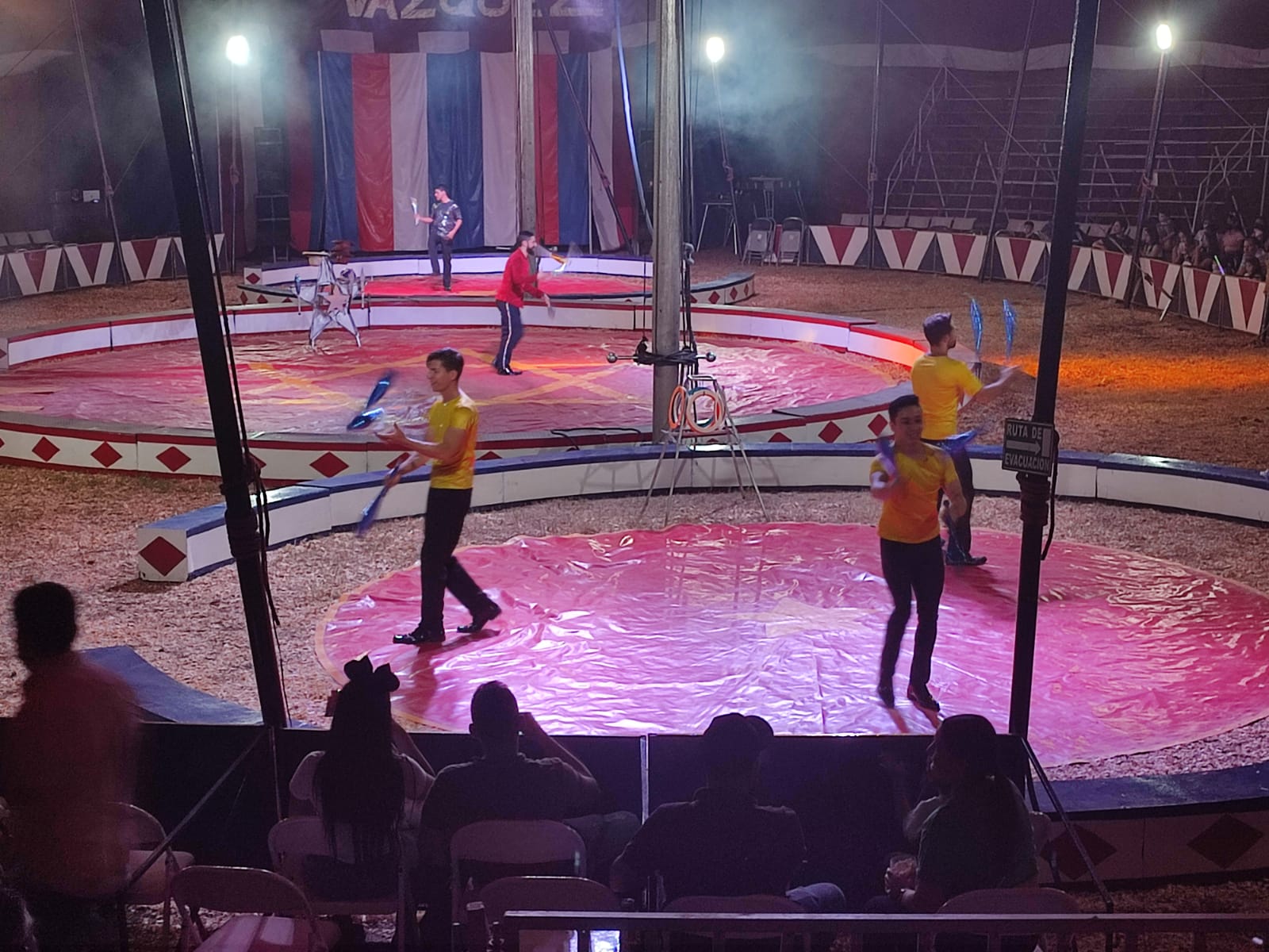 Circo Vázquez Hermanos en Mazatlán. Foto: Joel Jiménez