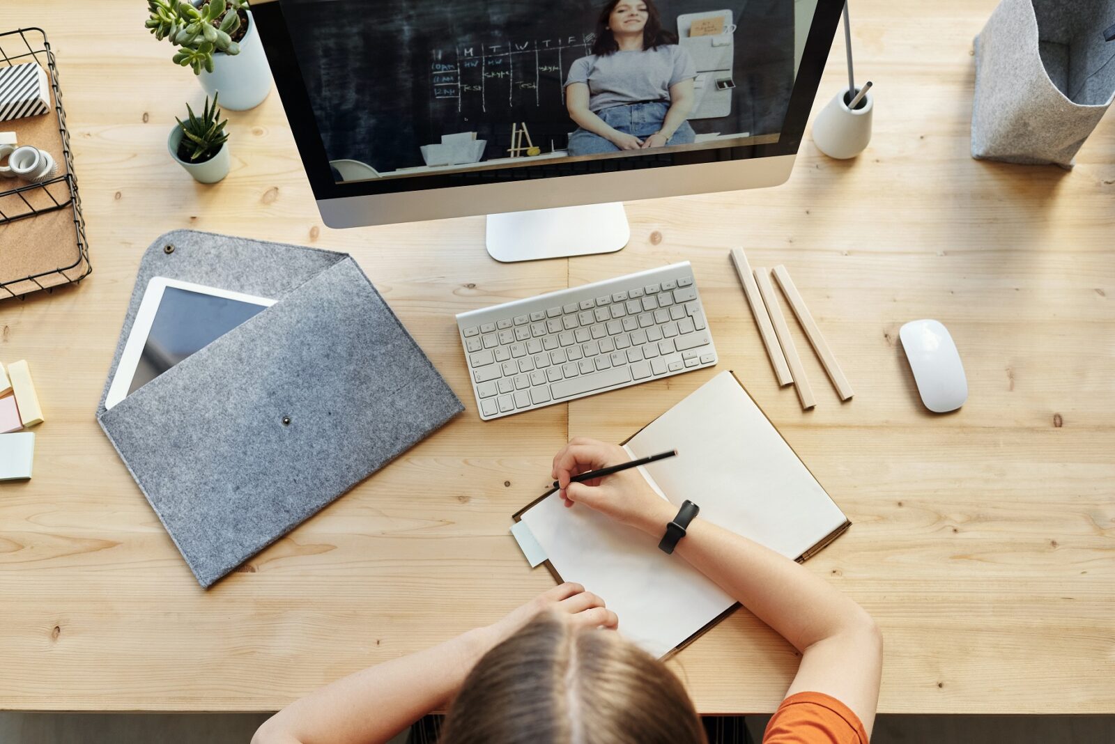 Clases virtuales. Foto de Ilustración