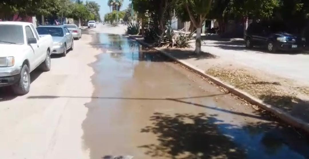 Comen y viven entre la peste de aguas negras; vecinos de Leyva Solano ‘truenan’ contra Jumapag