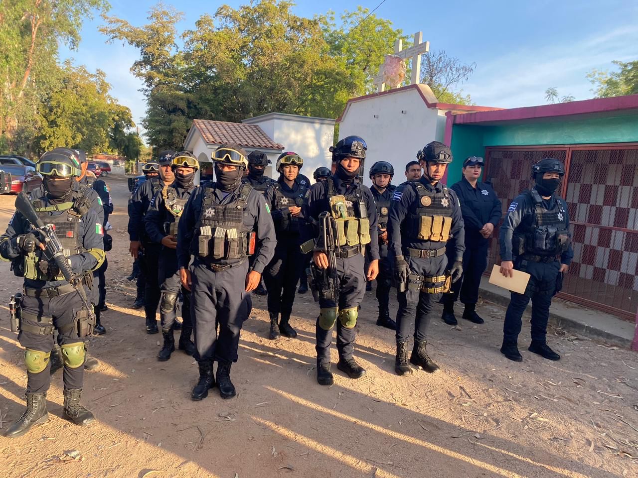 Con una quincena como bono, celebran a los policías municipales de Angostura en su día