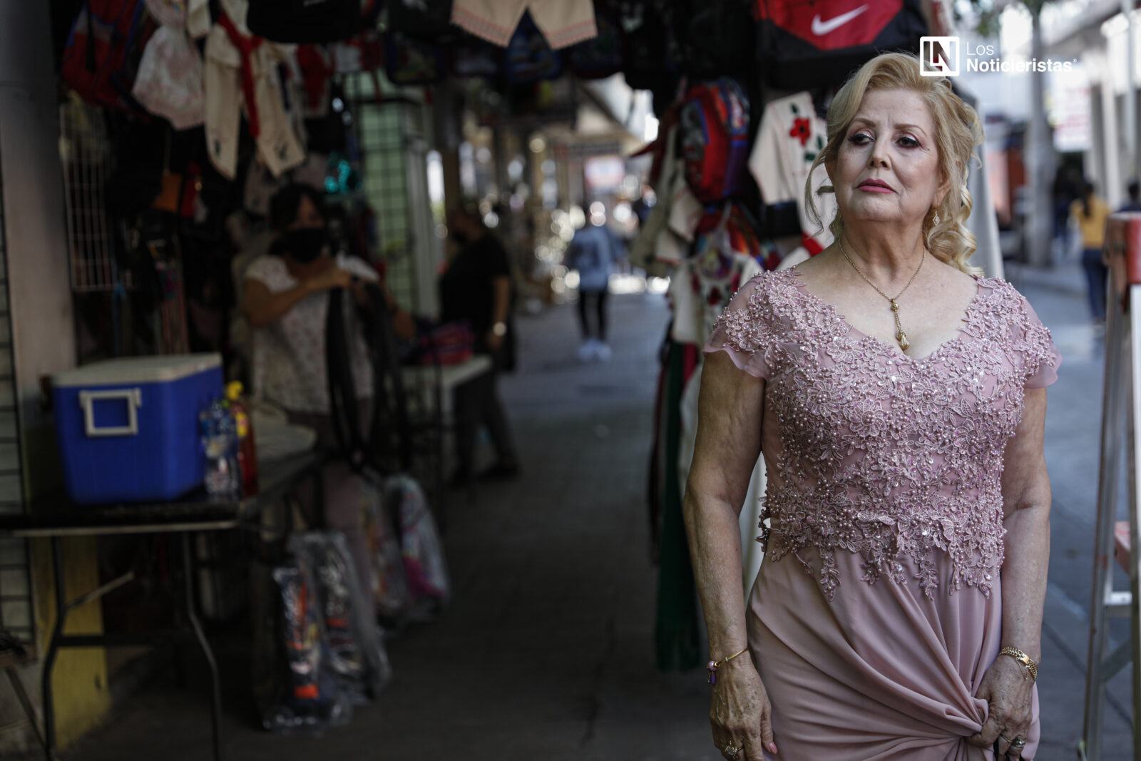 Coronan a ‘la Güera’ de los esquites del Garmendia como reina del Día del Comerciante 2021