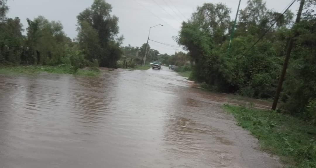 Creciente de arroyos en Sinaloa Municipio. Foto: Cortesía