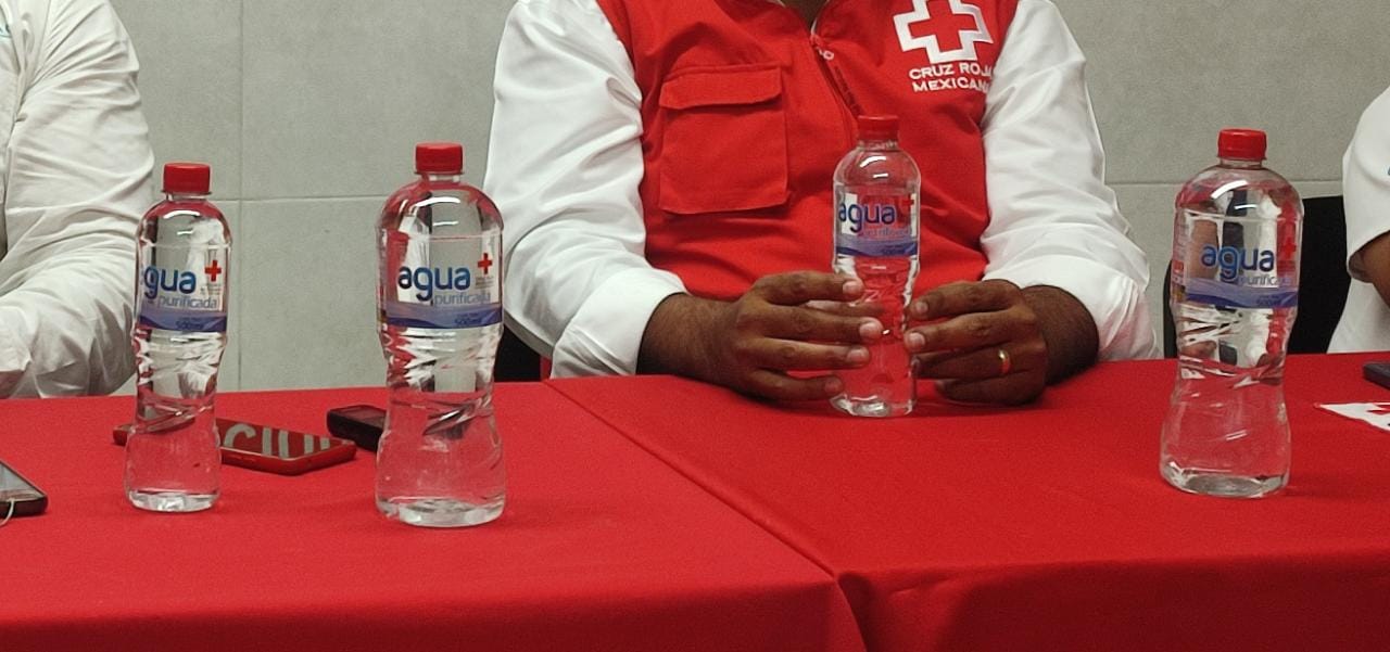 Cruz Roja Guasave y Canirac lanzan agua embotellada en beneficio de la institución