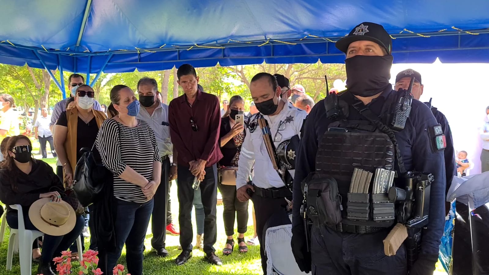 Dan último adiós a Roberto Karlo, policía asesinando afuera de bar en Culiacán