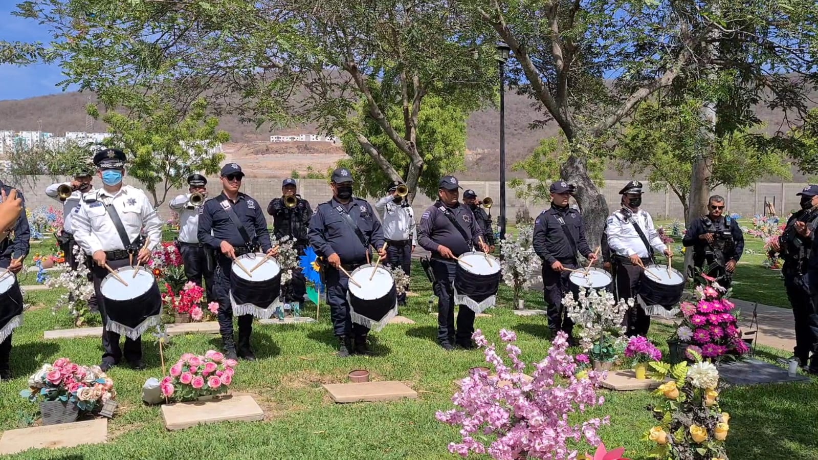 Dan último adiós a Roberto Karlo, policía asesinando afuera de bar en Culiacán
