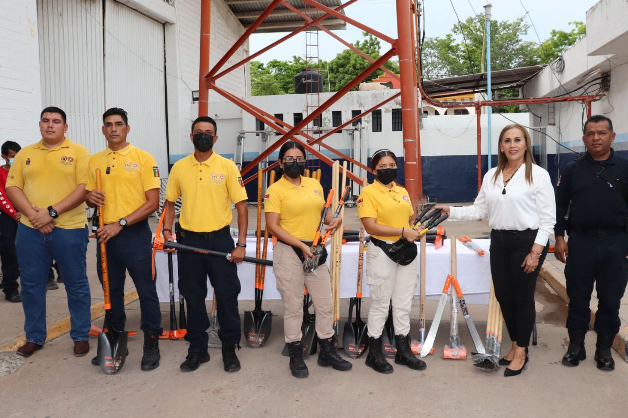 Dotan de herramientas y equipo a Protección Civil en Escuinapa