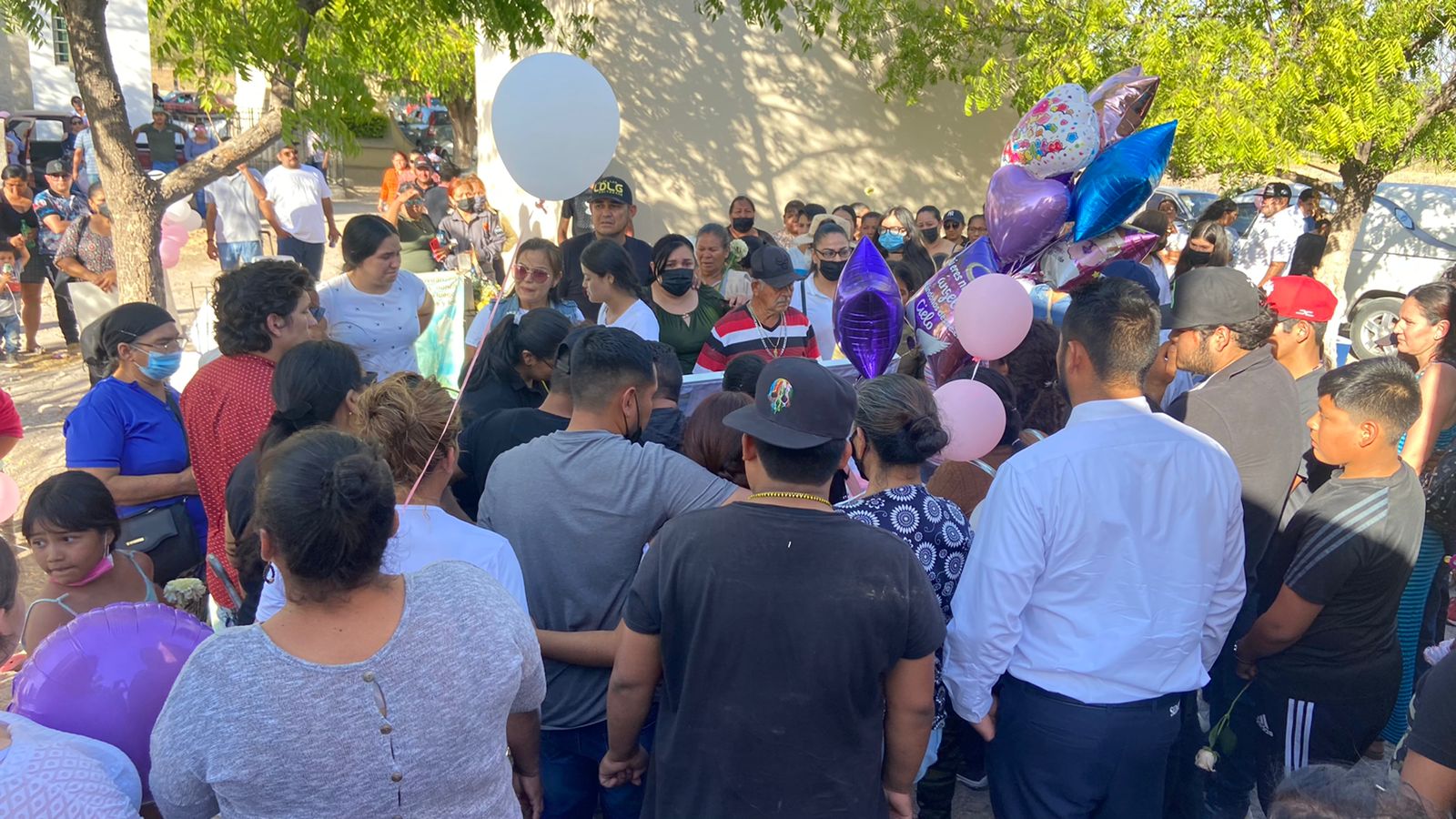 Entre llantos y música de banda despiden a la pequeña Heydi, menor atropellada en Bellavista