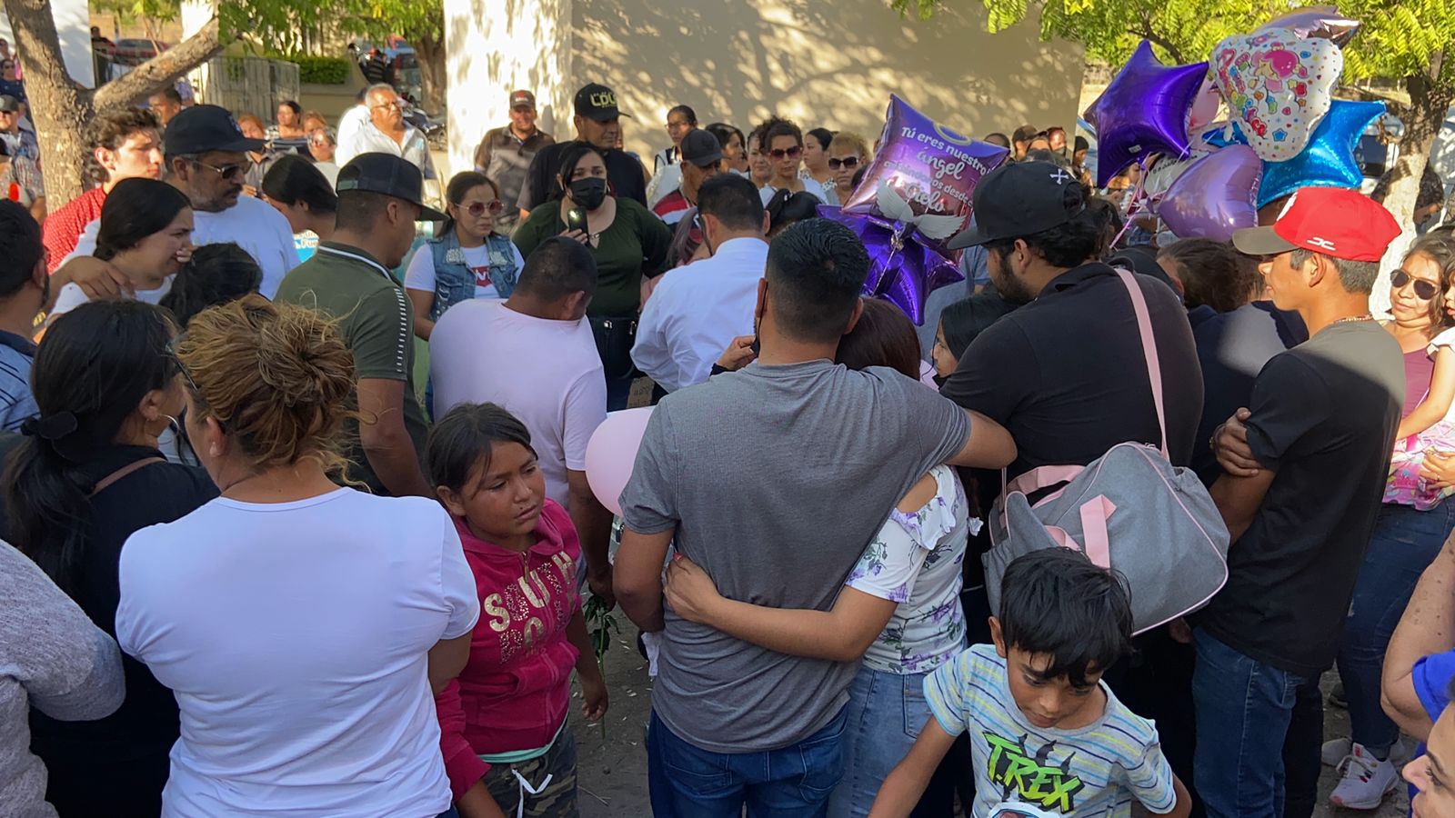 Entre llantos y música de banda despiden a la pequeña Heydi, menor atropellada en Bellavista