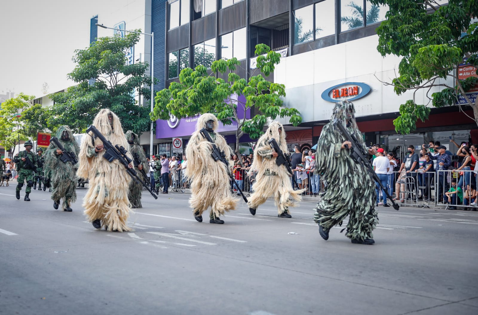 Gran desfile del Día de la Independencia en Culiacán. Foto: José Betanzos