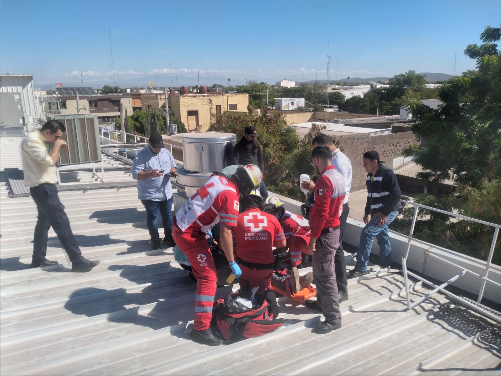 Hombre recibe descarga eléctrica y resulta lesionado en una tienda ...