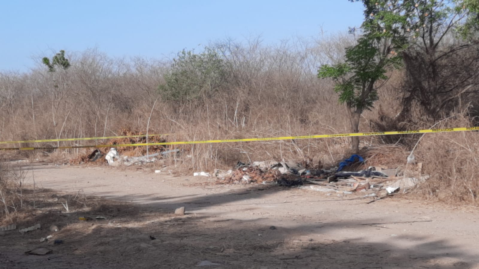 Hombre sin vida encontrado en La Primavera Culiacán. Foto: Miguel Urías