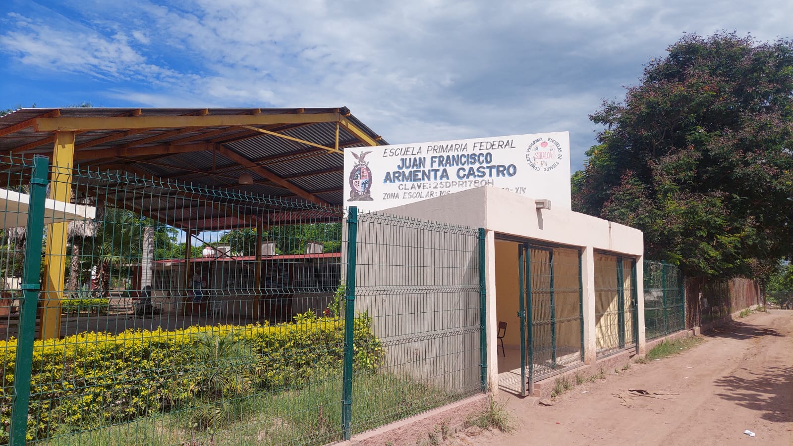 Robaron los tubos de cobre de los baños de la primaria en Los Mochis