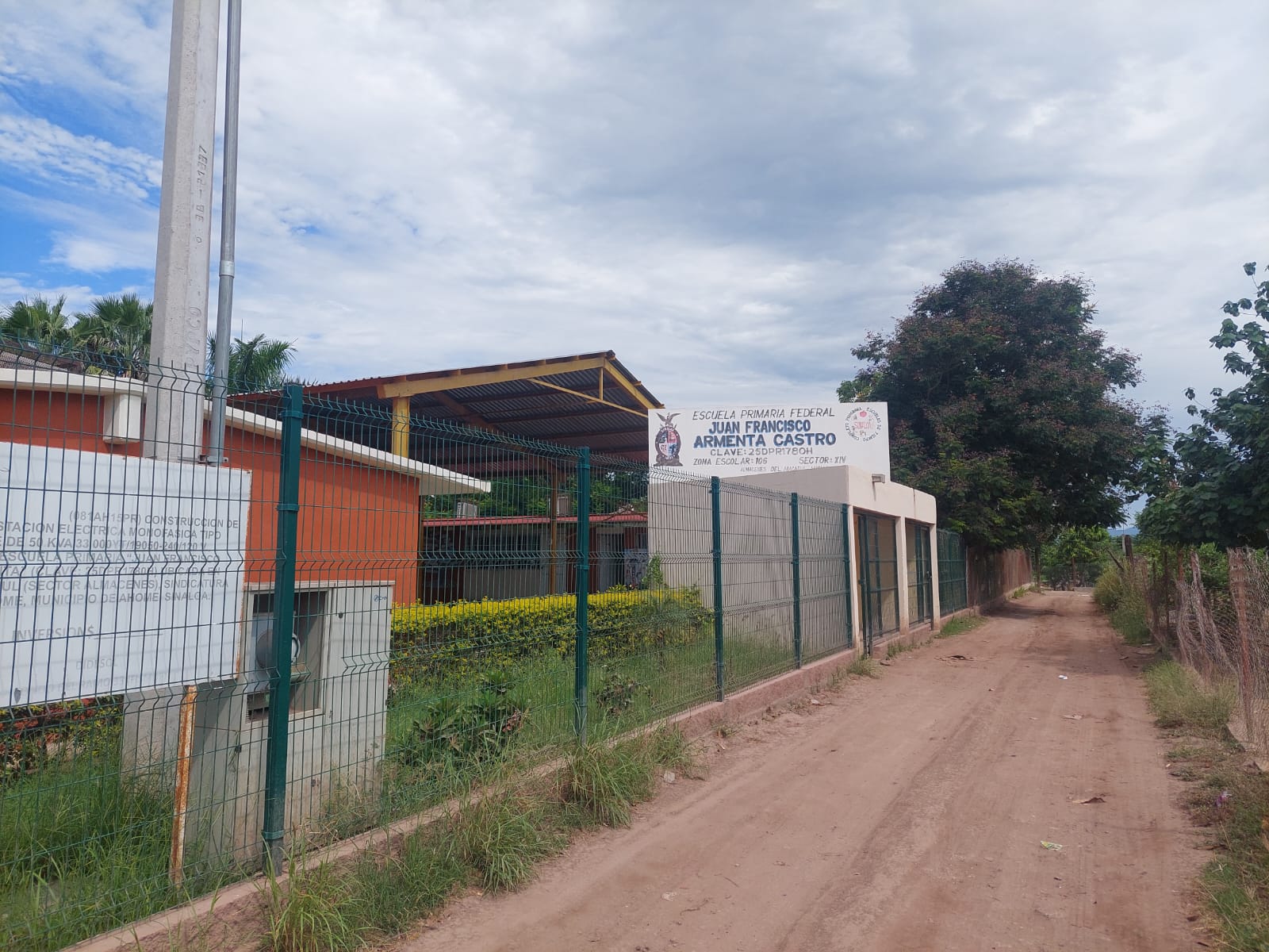 Robaron los tubos de cobre de los baños de la primaria en Los Mochis