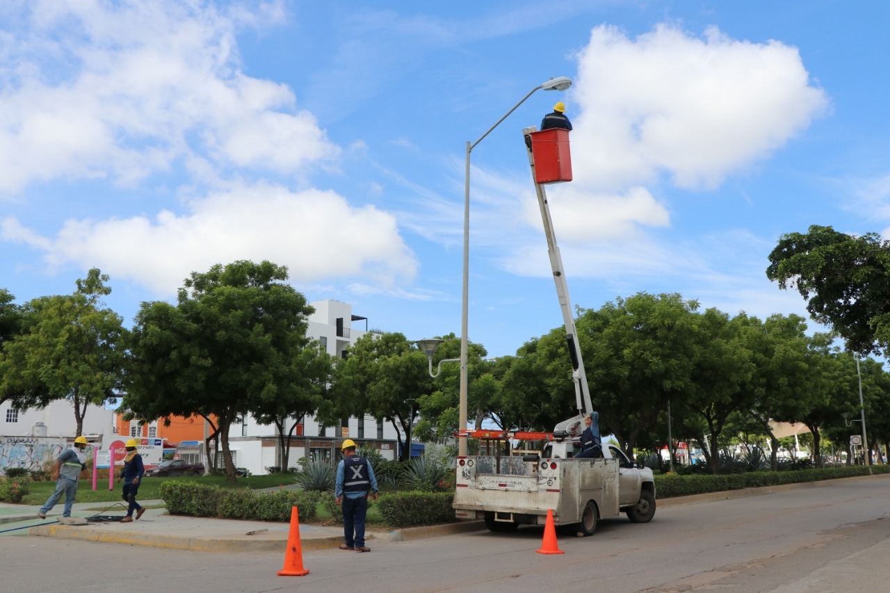 Lluvias dejan con fallas 15 circuitos de lámparas en el Parque Lineal de Mazatlán