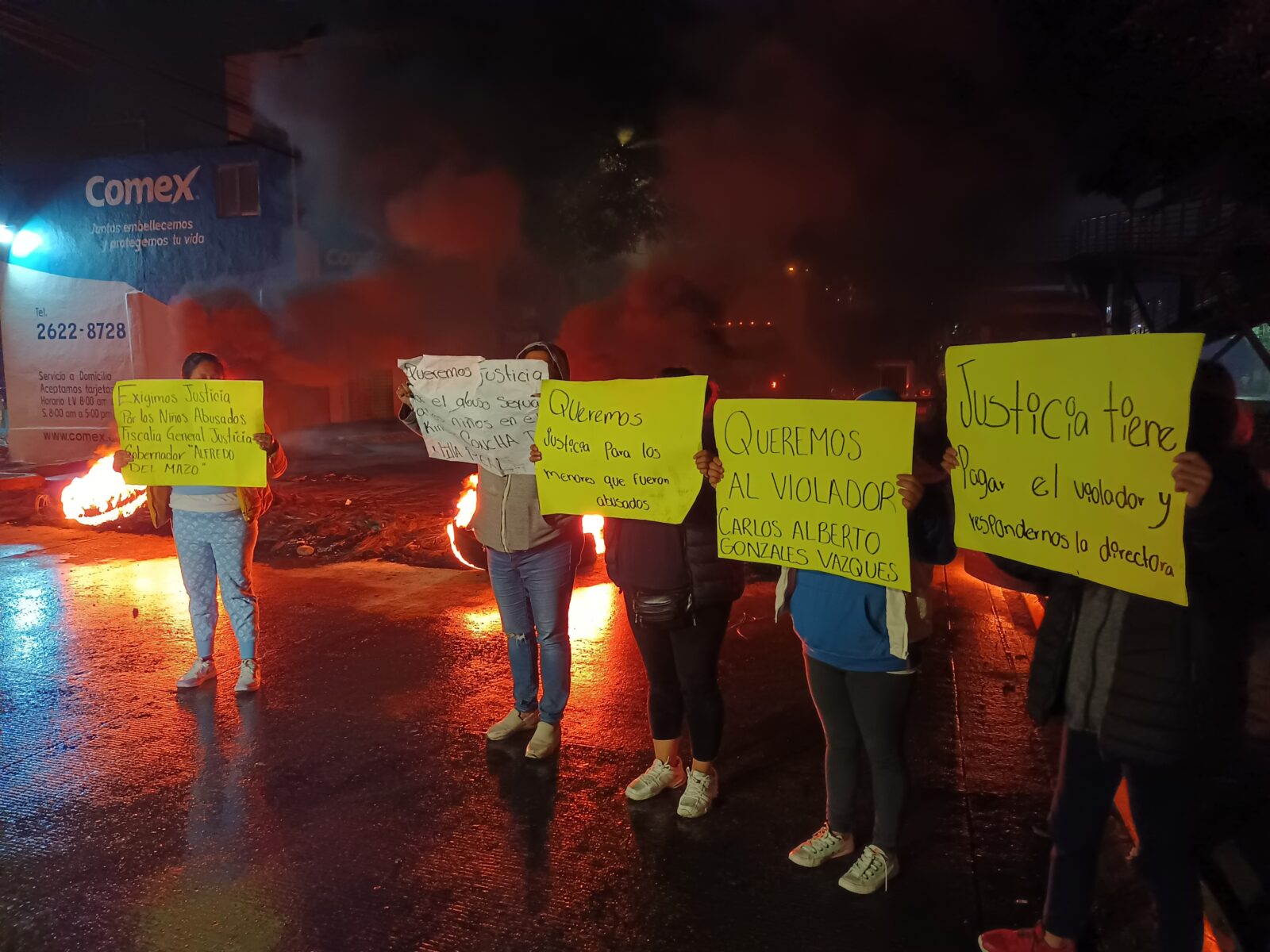 Manifestantes en bloque de avenida en Ecatepec. Foto: Cortesía