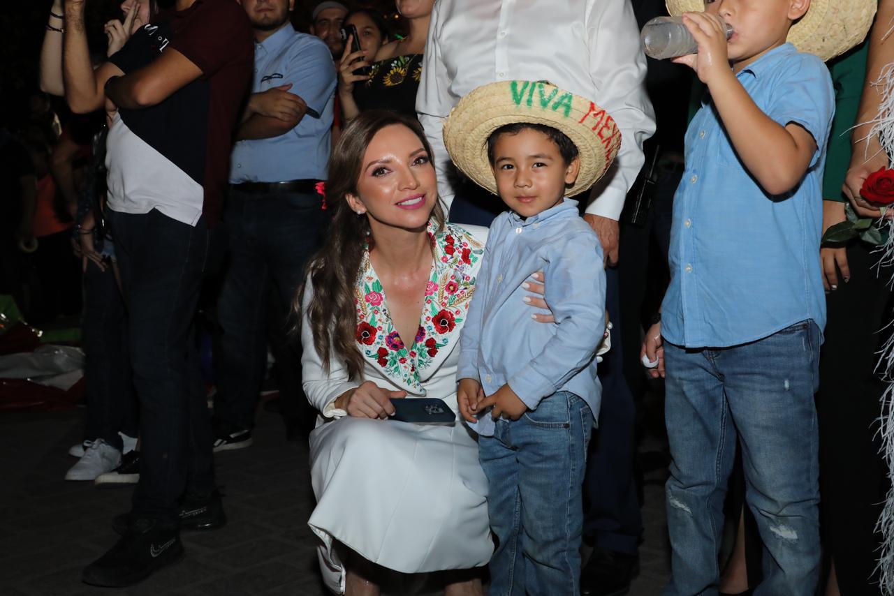 María Elizalde Ruelas durante grito de Independencia en Mocorito. Foto: Cortesía