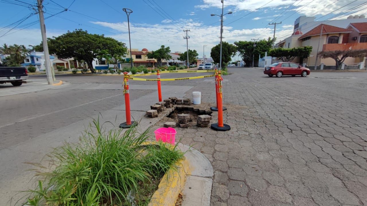 Obras Públicas trabaja en socavón de Lomas de Mazatlán. Foto: Cortesía