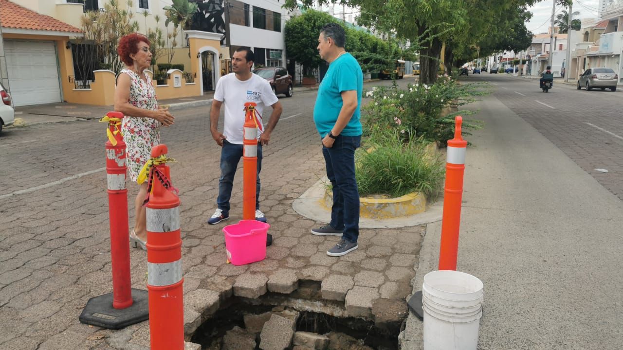 Obras Públicas trabaja en socavón de Lomas de Mazatlán. Foto: Cortesía