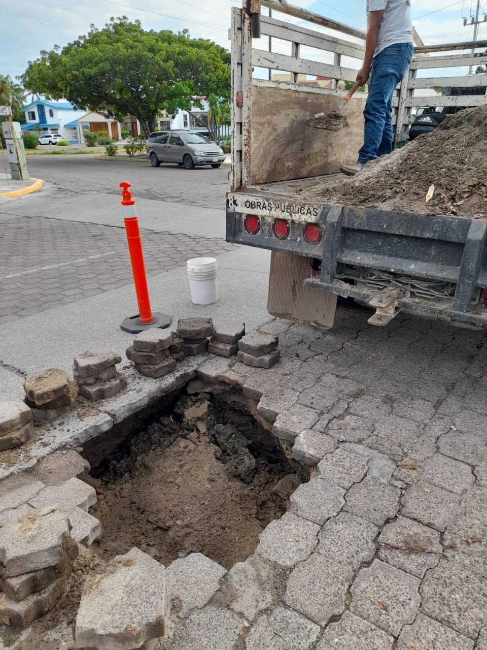 Obras Públicas trabaja en socavón de Lomas de Mazatlán. Foto: Cortesía