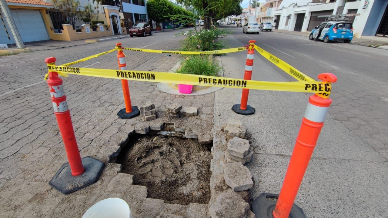 Obras Públicas trabaja en socavón de Lomas de Mazatlán. Foto: Cortesía