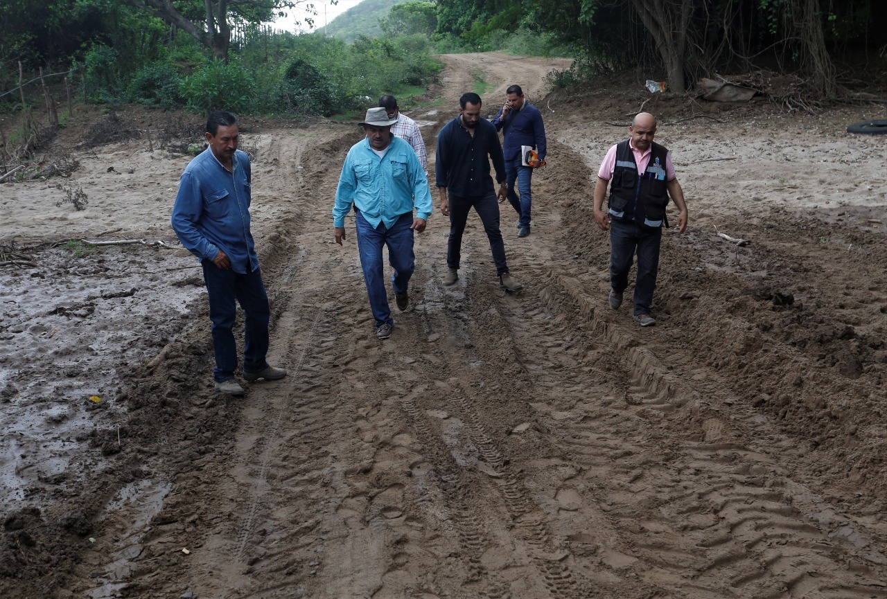 Personal de la Dirección de Obras Públicas de Mazatlán realizó un recorrido por las comunidades La Mora Escarbada, La Mole, La Sábila y El Moral