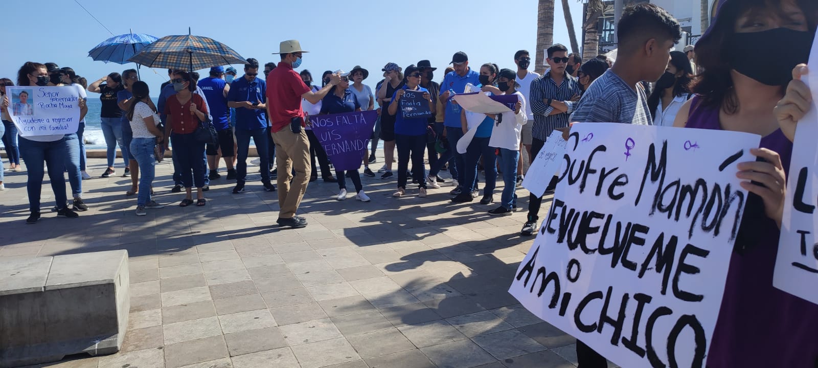 familiares de estudiante desparecido protestan en Mazatlán