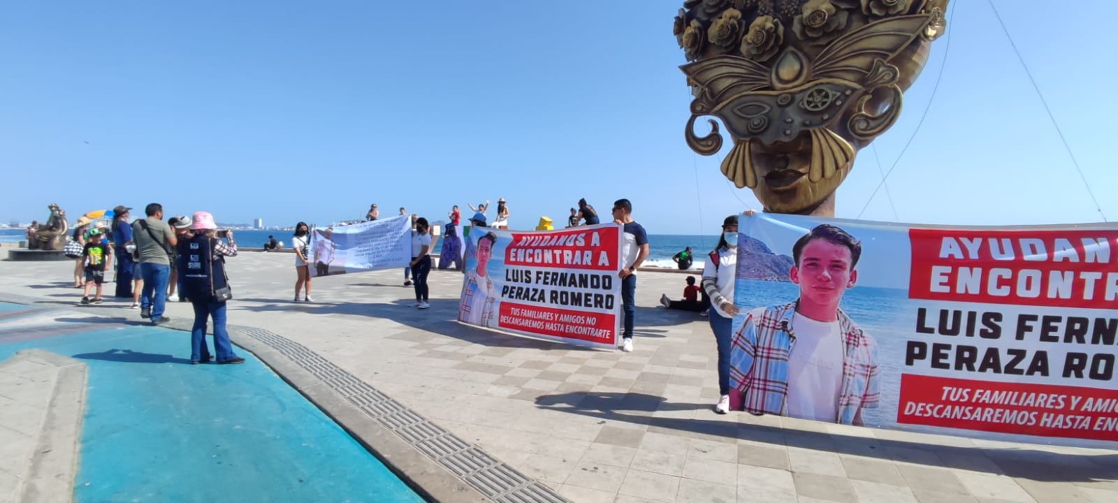 familiares de estudiante desparecido protestan en Mazatlán