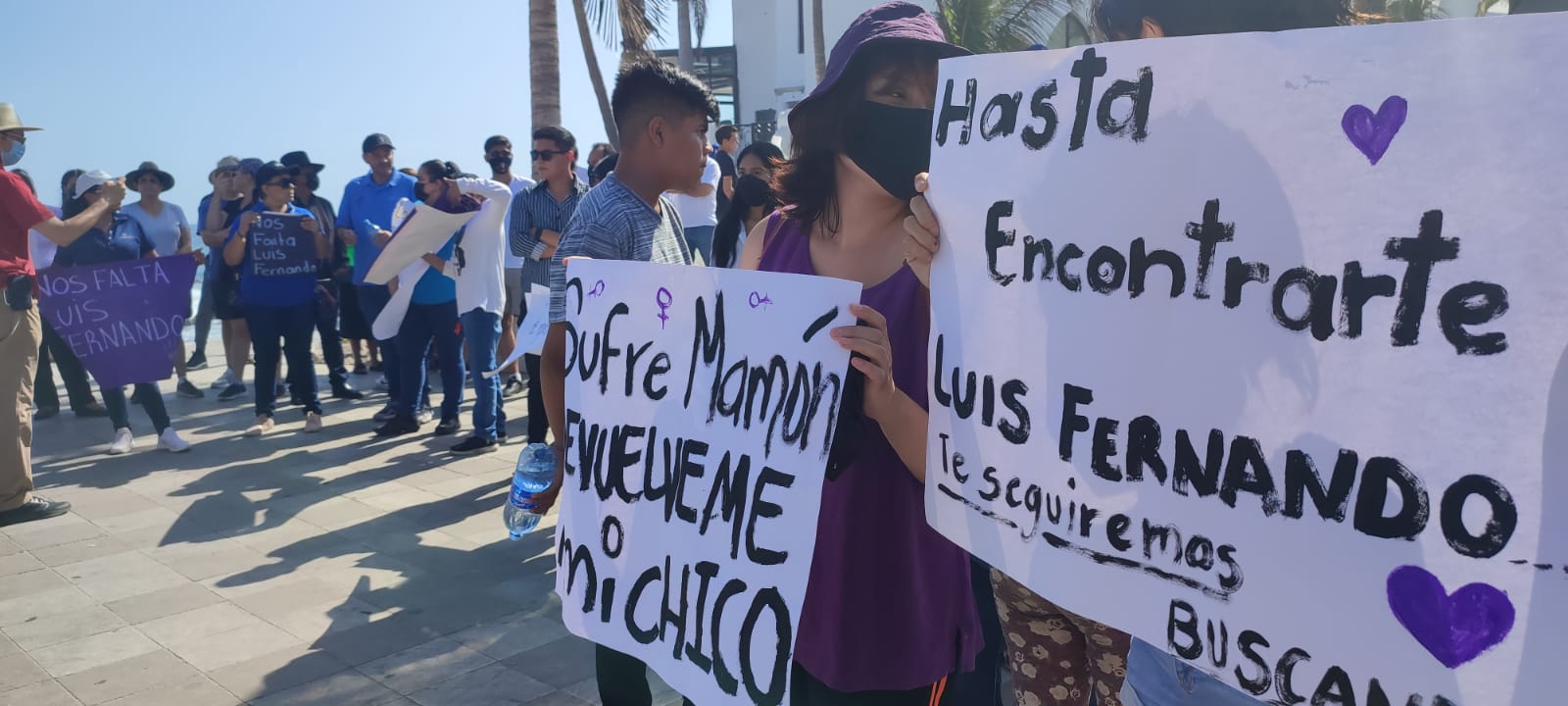 familiares de estudiante desparecido protestan en Mazatlán