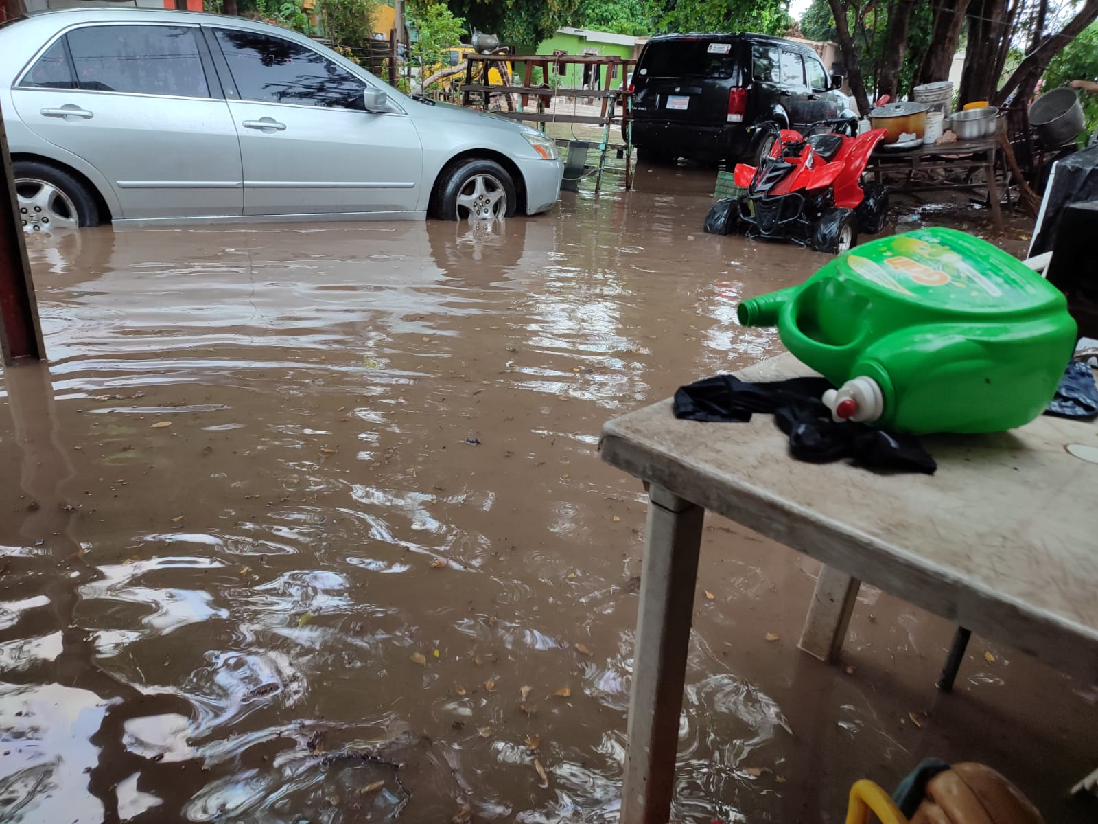 Podría subir el número de damnificados en Guasave; son 13 colonias inundadas y se reportaban solo de 6 (Ana Karen Rubio).