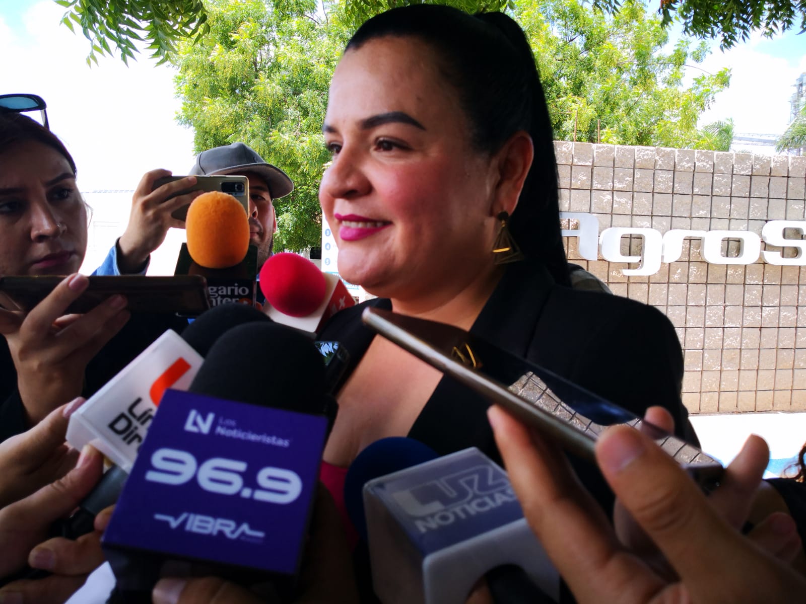 Solicitará Ayuntamiento de Navolato apoyo a estado para pavimento en comisarías Presidenta municipal de Navolato, Margoth Urrea Pérez