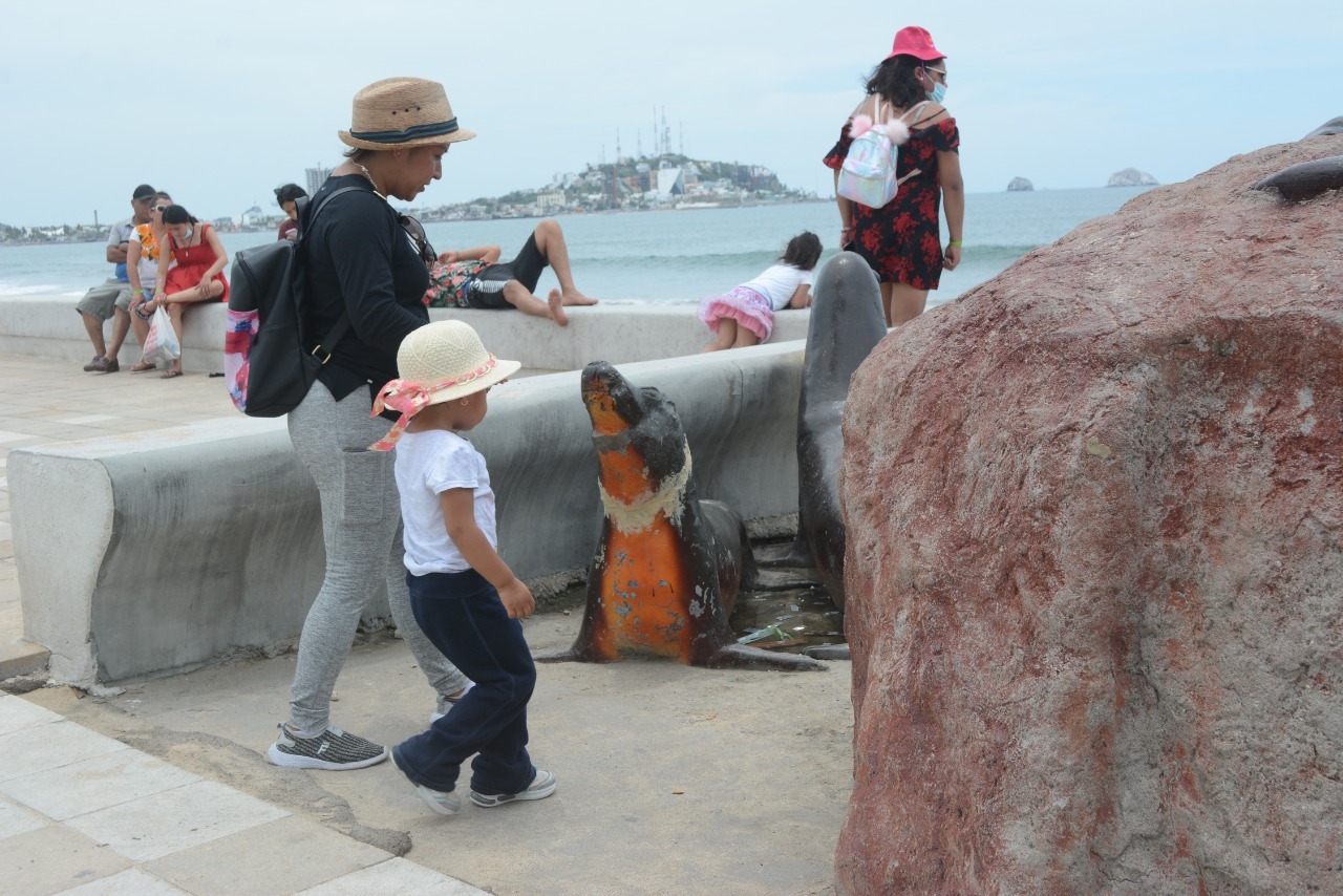 Repara Gobierno Municipal monumento a los Lobos Marinos en Mazatlán