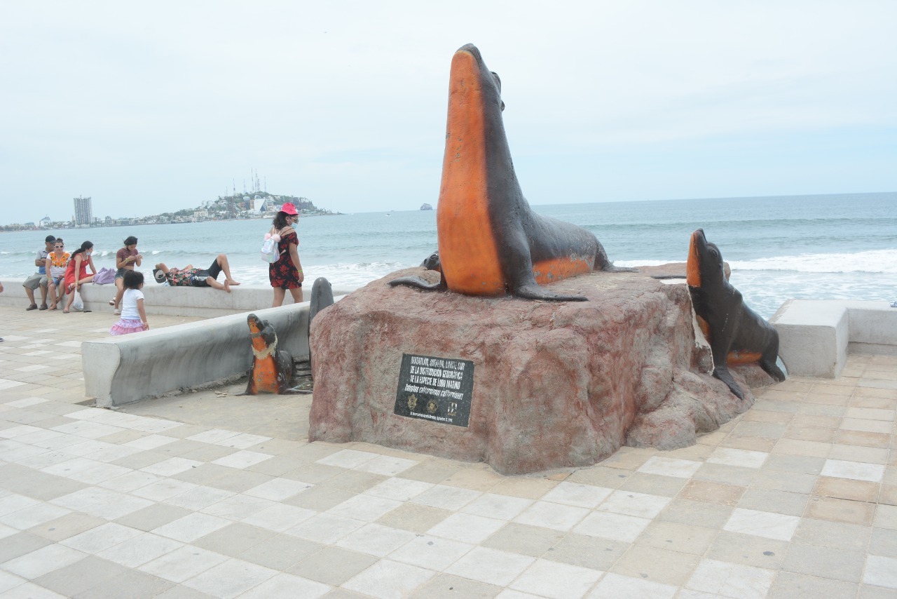 Repara Gobierno Municipal monumento a los Lobos Marinos en Mazatlán