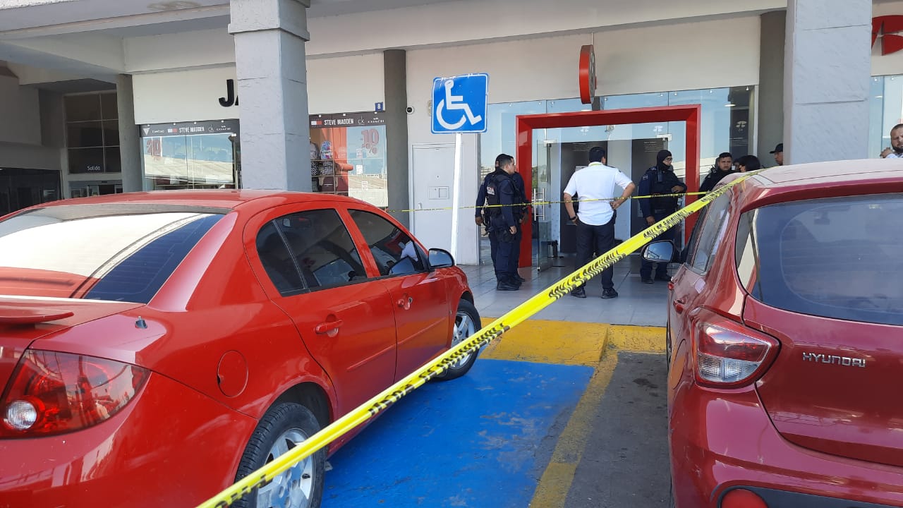 Reportan asalto con disparos de arma de fuego en un banco de Culiacán