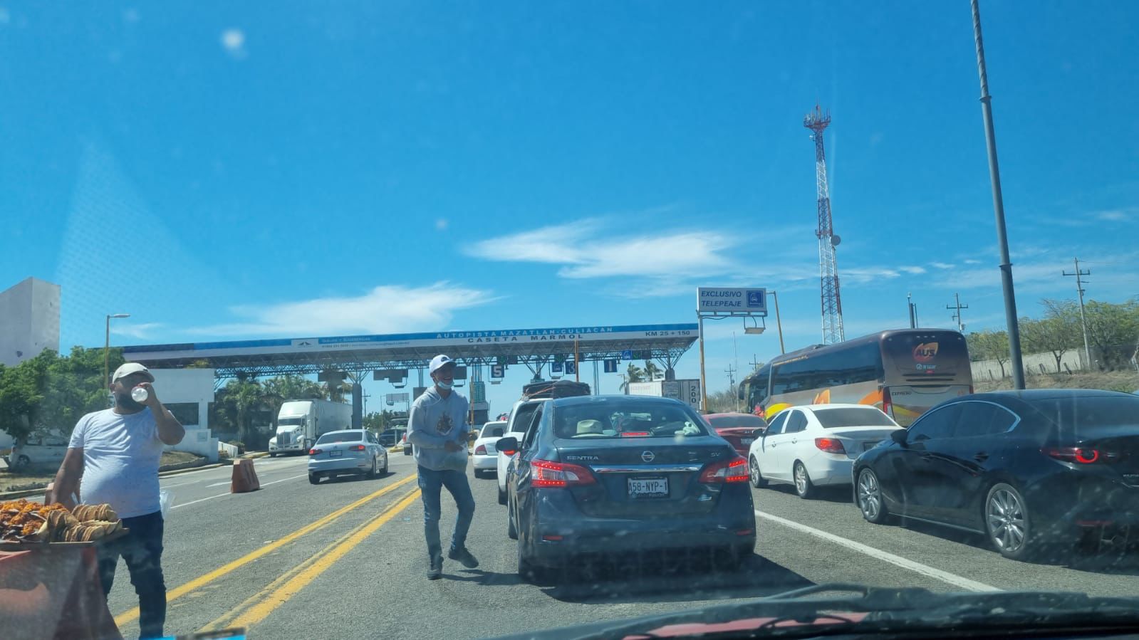 Reportan largas filas en autopista Mazatlán-Culiacán