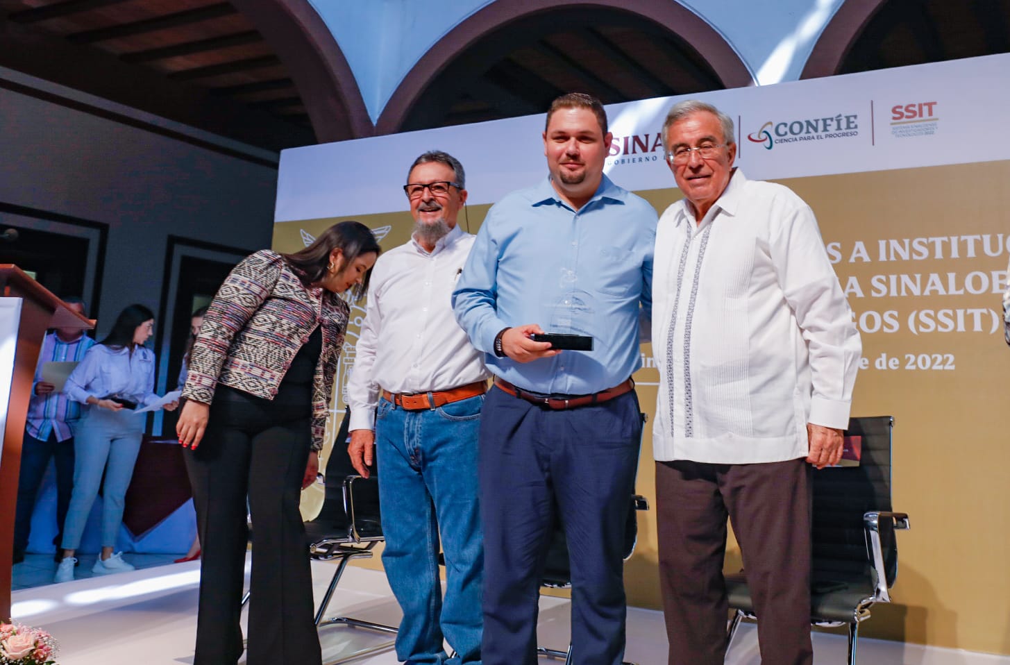 Rocha Moya entrega reconocimientos a instituciones del Sistema Sinaloense de Investigadores