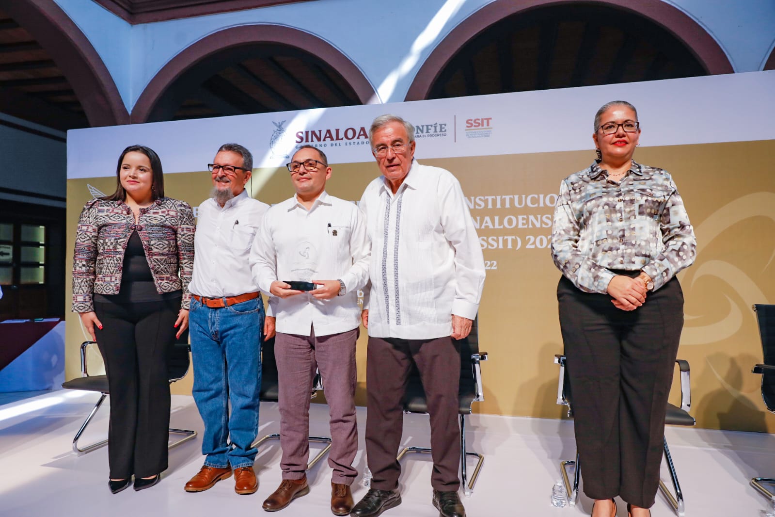 Rocha Moya entrega reconocimientos a instituciones del Sistema Sinaloense de Investigadores