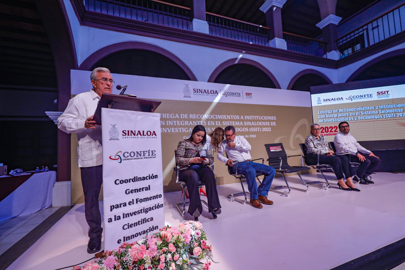 Rocha Moya entrega reconocimientos a instituciones del Sistema Sinaloense de Investigadores