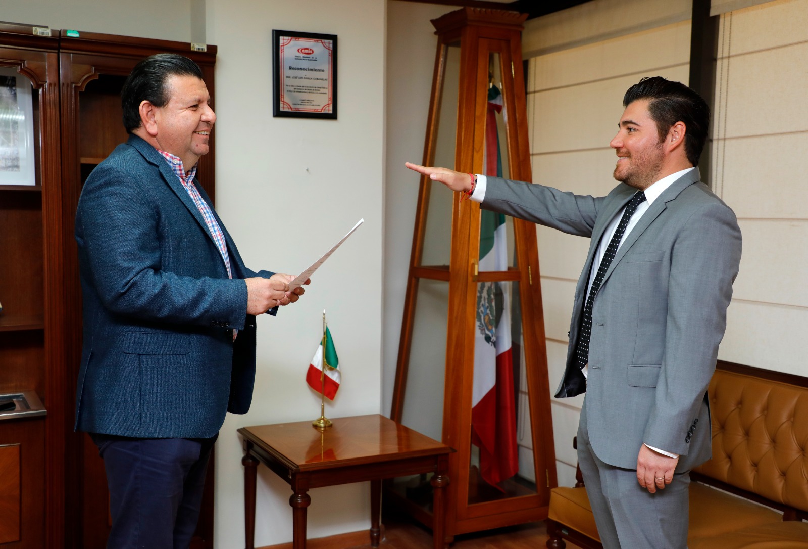 El secretario de Obras Públicas de Gobierno del Estado, tomó protesta este lunes a Rubén Álvarez López como nuevo director de Contratos de la Secretaría