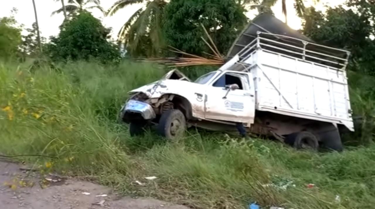 En Escuinapa, se vuelca camioneta con jornaleros; el saldo 11 lesionados