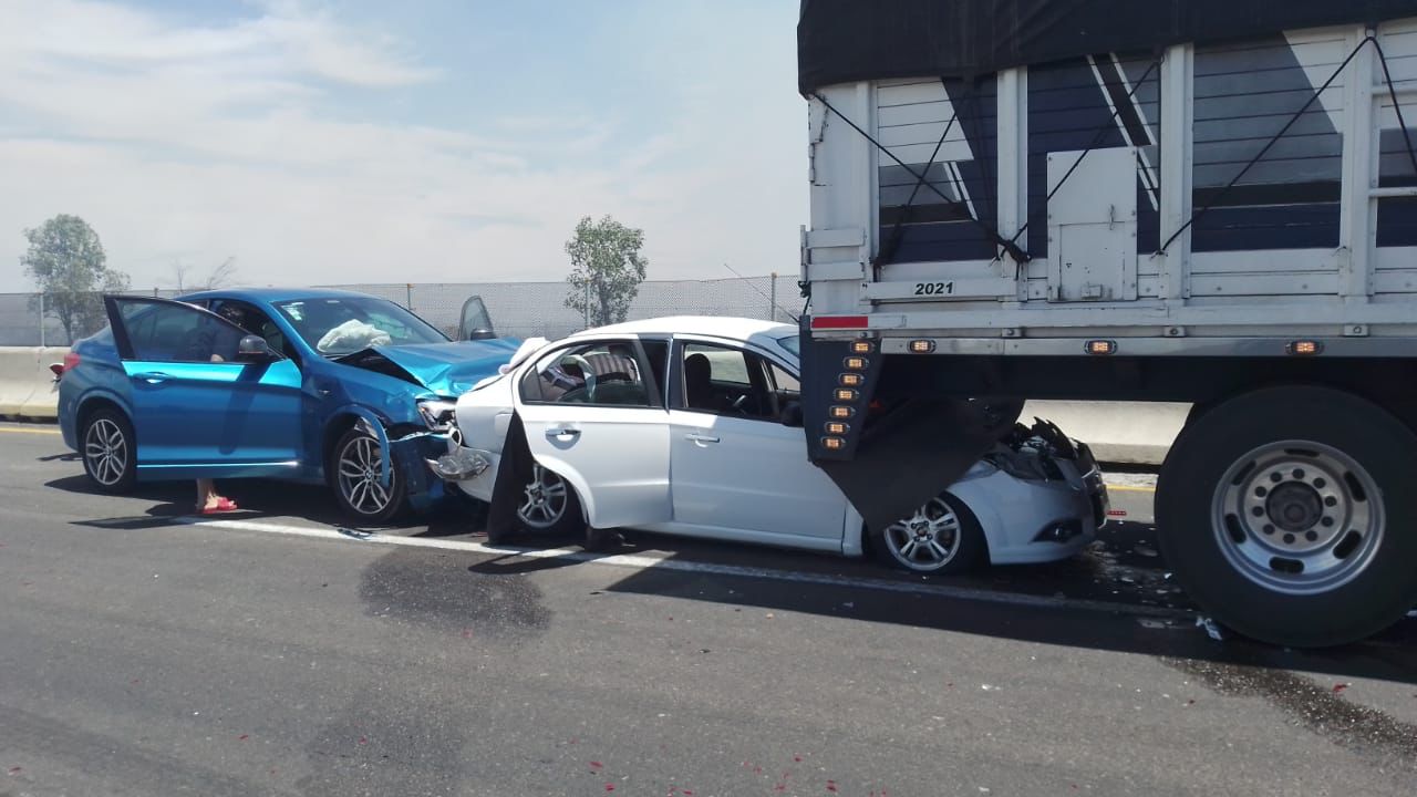 Vacacionistas se accidentan tras una carambola en la autopista Culiacán-Mazatlán