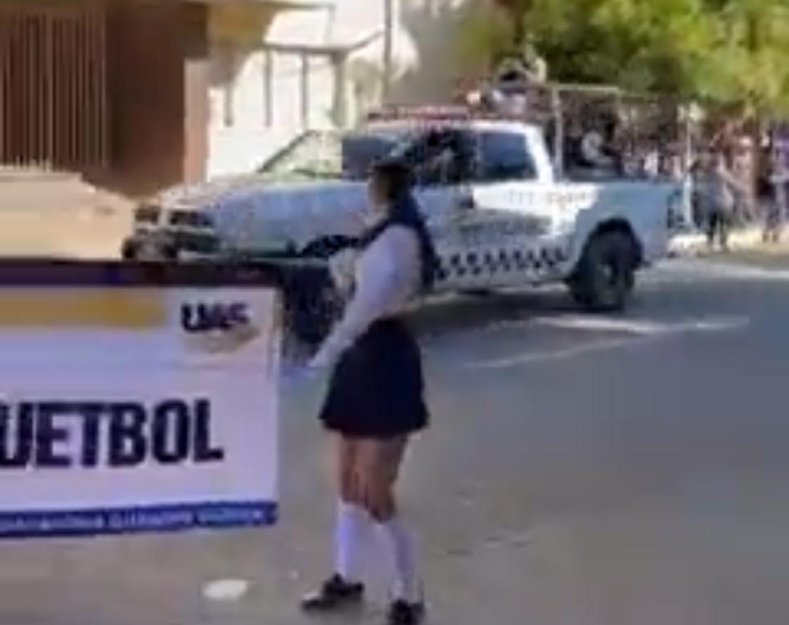 Vinculan a proceso a sujeto detenido armado durante desfile de la Revolucación, en Guasave (Los Noticieristas)