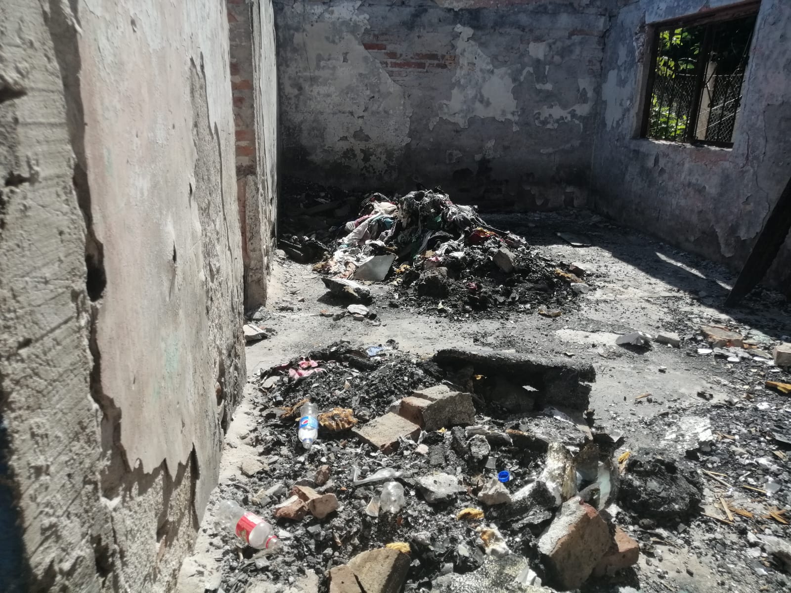 Vivienda incendiada en Higueras de Zaragoza, Ahome. Foto: Fidel Hernández