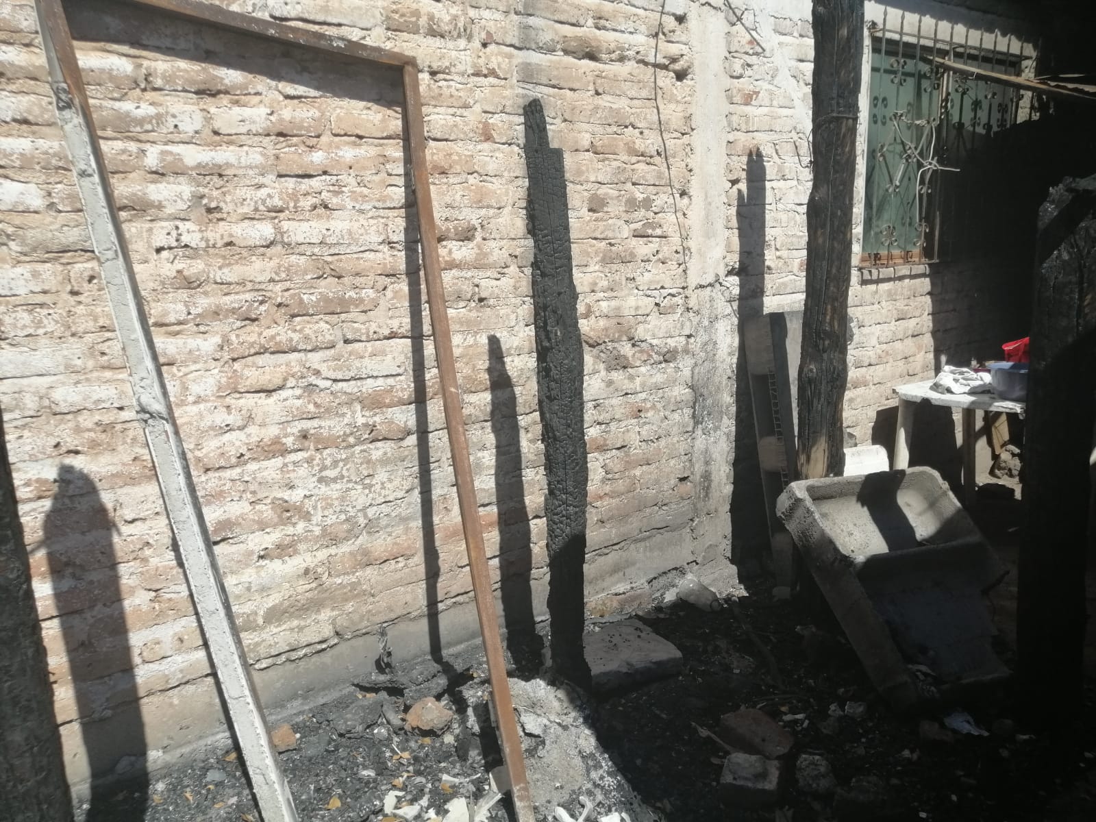 Vivienda incendiada en Higueras de Zaragoza, Ahome. Foto: Fidel Hernández