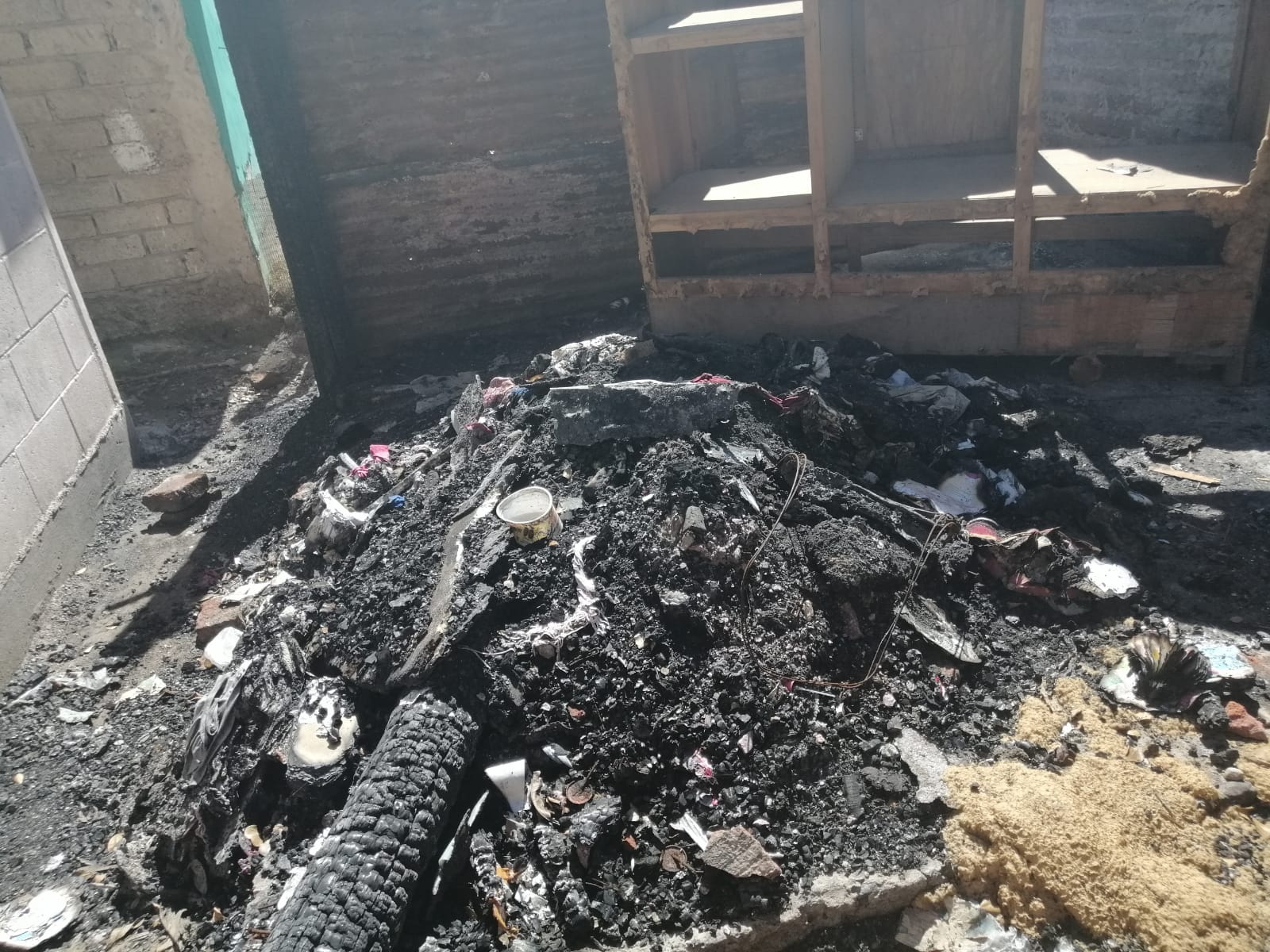 Vivienda incendiada en Higueras de Zaragoza, Ahome. Foto: Fidel Hernández