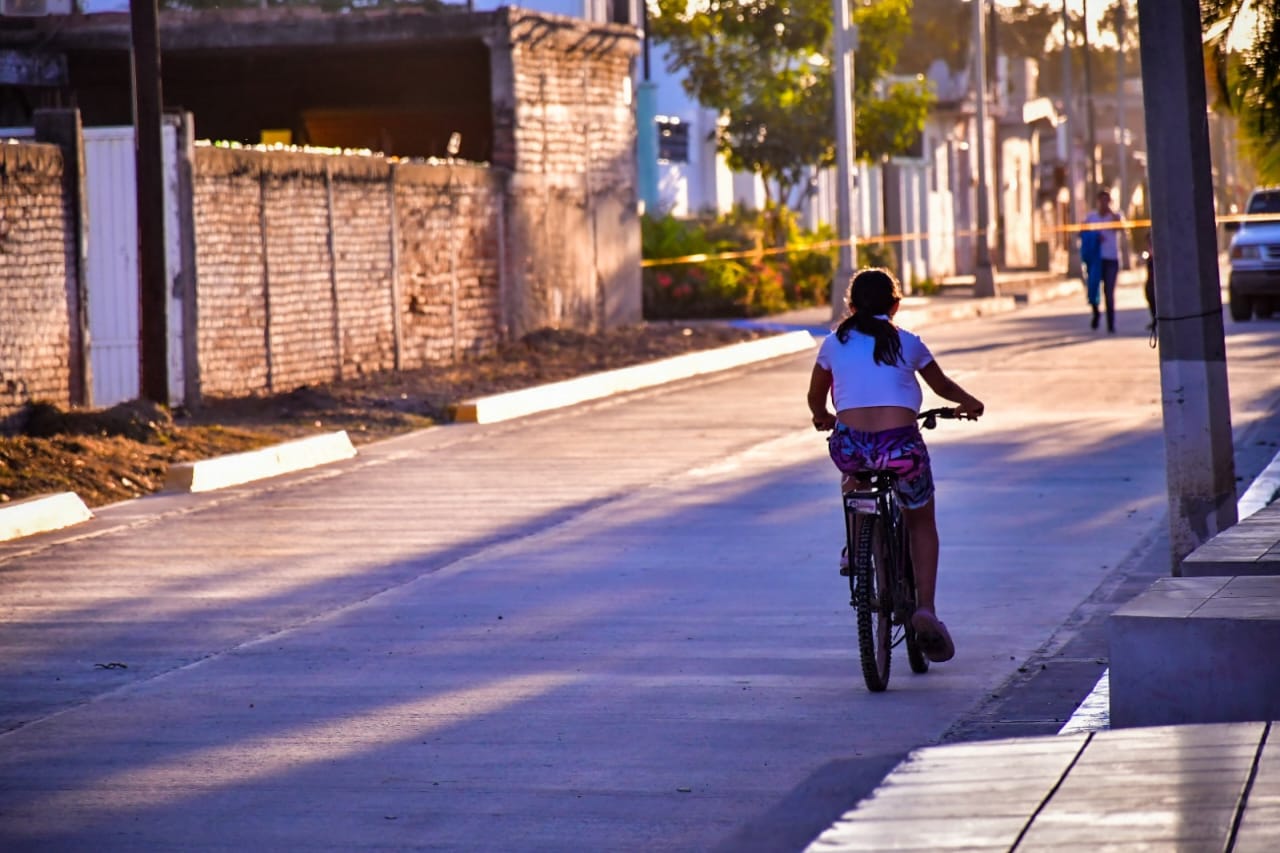 Estrena calle pavimentada El Walamo, Mazatlán; es la primera comunidad