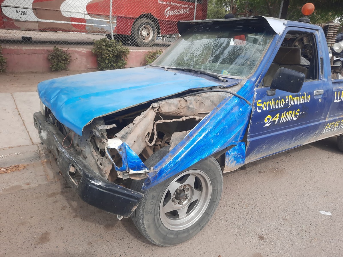 Conductor se ‘brinca’ semáforo en colonia de Guasave y atropella a ...